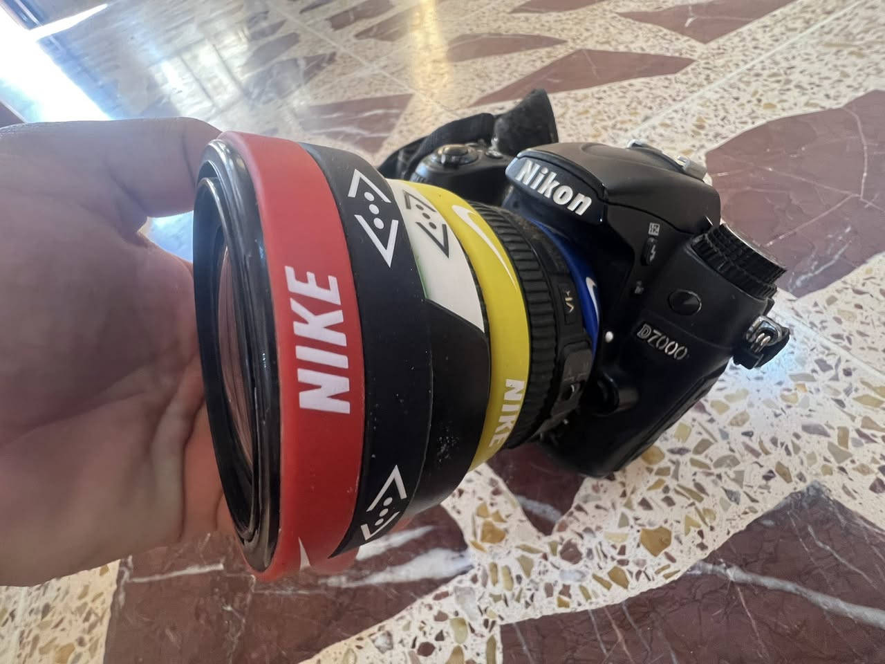 لبيع ‏كاميرا نيكون D7000 
‏بس الشاحن عطلان 
***********
