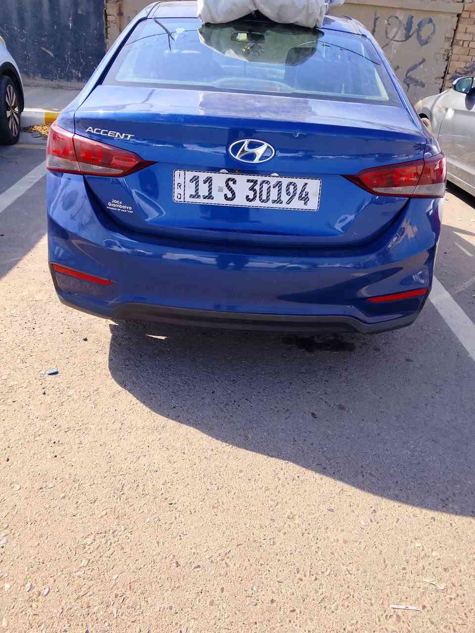 سلام عليكم اكسنت موديل 21 بسمي امريكي بيها صبغ بنيد فقط مكان عبيدي رقم هاتف ***********

