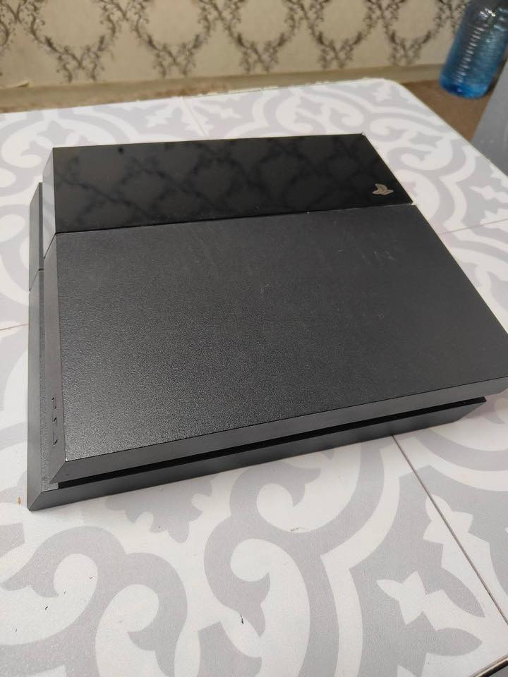 ps4 fat الجهاز
• السعة التخزينية: جيجا (500GB).

• الحالة: الجهاز نظيف جداً استخدام منزلي شغال 100% بدون أي مشاكل أو حرارة (غير مفتوح وغير مصلح سابقاً).

الملحقات:

• جويستيك 1 أصلية.

• كابل الطاقة (الباور) الأصلي.

•@ يحتوي على [ فيفا 23].

• السعر: [ 230 ألف] (بي مجال كلش).

• الموقع: [بسمايا].

• للتواصل: [***********]واتساب.
