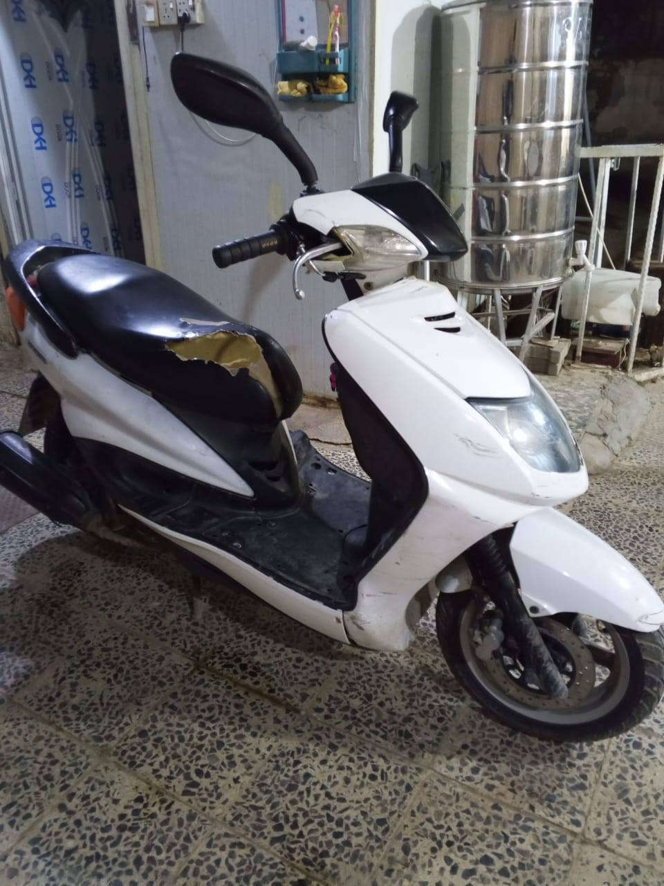 سلام عليكم سكنس نثيه 110
ياباني دراجه نضيفه بس عوزهه ترتيبات بصيطه 
كلش سعر الدراجه 450 مكان بغداد رقم الهاتف 
***********
