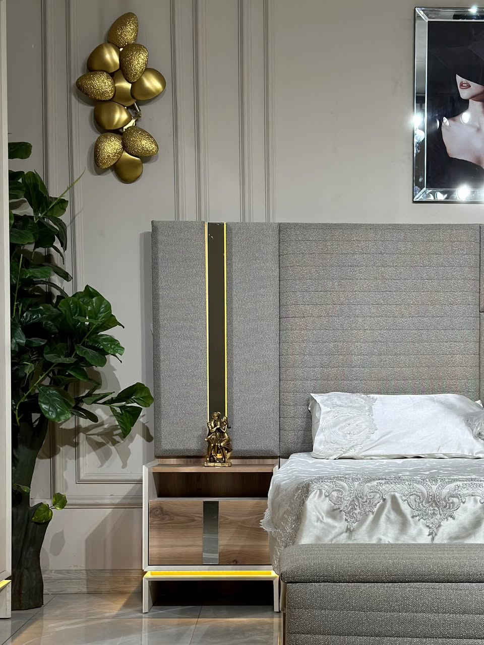 ✨ عرض الفخامة والأمان من جمعية التراث الاستهلاكية ✨
بشرى سارة لزبائننا الكرام.. توفرت الآن غرفة النوم (ميرت - 10 قطع) بتصميمها الساحر (بيجي وجوزي) مع أقوى عروض الدفع والضمان في الرمادي!

✅ نظام الدفع المريح:
نحن نسهل عليكم الامتلك بخيارات تناسب الجميع:
• السعر نقداً: 1,550,000 دينار فقط.
• السعر بالأقساط: 2,000,000 دينار.
• القسط الشهري: 130,000 دينار (أقساط مريحة وميسرة).

🛠️ ميزة الضمان الذهبي (خاص بجمعيتنا):
لأننا نثق بجودة أثاثنا، نقدم لكم ضمان (5 مرات) شد وفتح!
انقل غرفتك وأعد تركيبها بكل ثقة، فنحن نضمن لك بقاء المتانة والجودة كما هي في كل مرة.

📋 مواصفات الغرفة:
• طقم متكامل (10 قطع) بنظام إضاءة مميزة.
• سرير خزان (جك) بارتفاع 150 سم لراحة وفخامة ملكية.
• كنتور واسع (240×220×52) + دولاب إضافي (80×220×53).
• ملحقات كاملة: ميز تواليت (130×180)، كومدي، مراية قيافة، درور، وميز إضافي.

📍 العنوان: الرمادي - التأميم - القادسية الأولى - شارع النخيل - مقابل محطة النخيل.
📞 للحجز والاستفسار: ***********
جمعية التراث.. الجودة التي تستحقها، بالدفع الذي يريحك.
