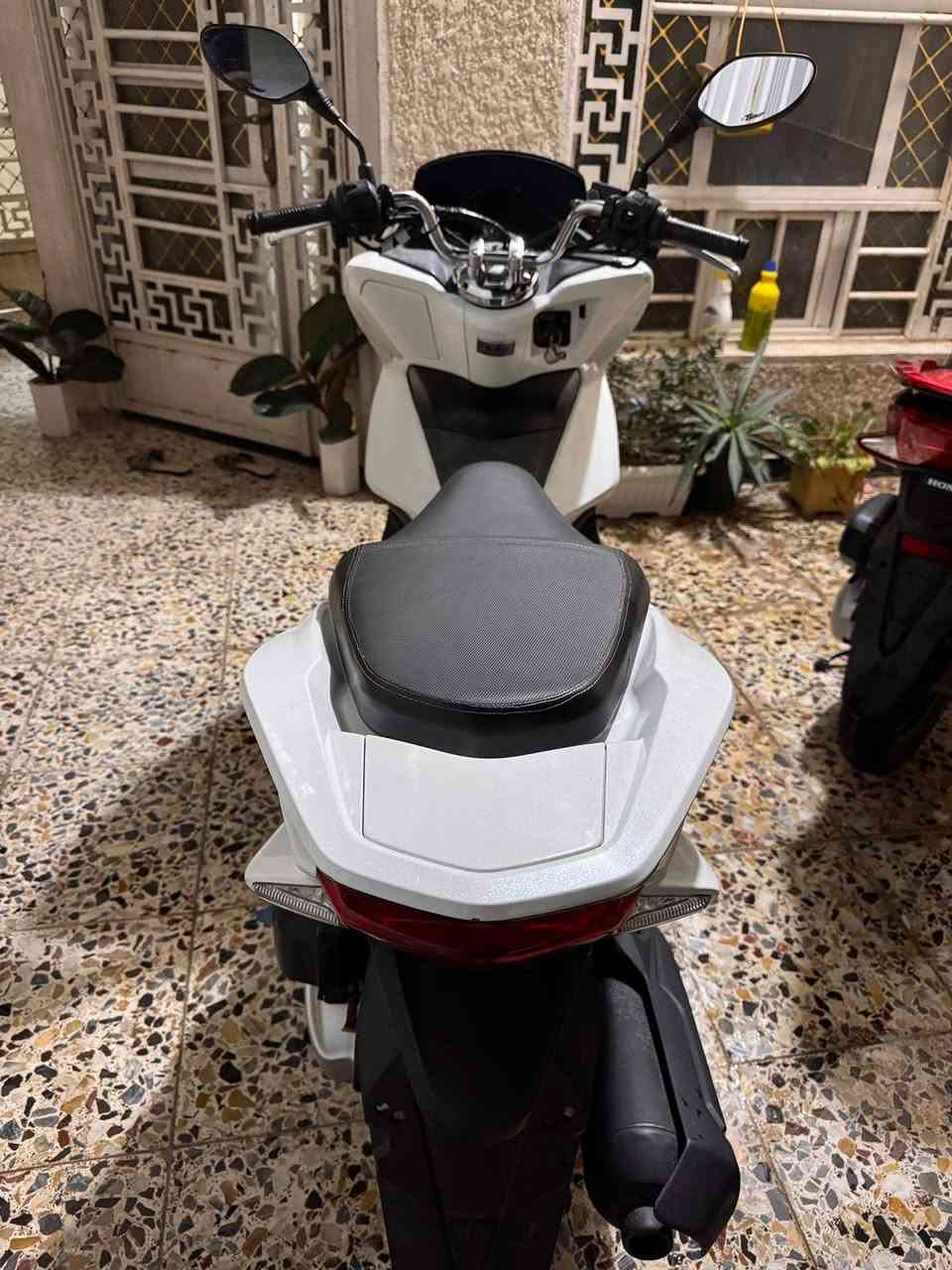 السلام عليكم
pcx جيل ثاني 

ماشيه ٩ الاف 
تدفئه يدات
كلشي شغال دراجه جديده
مكان الامين الثانيه السعر 1750
***********
