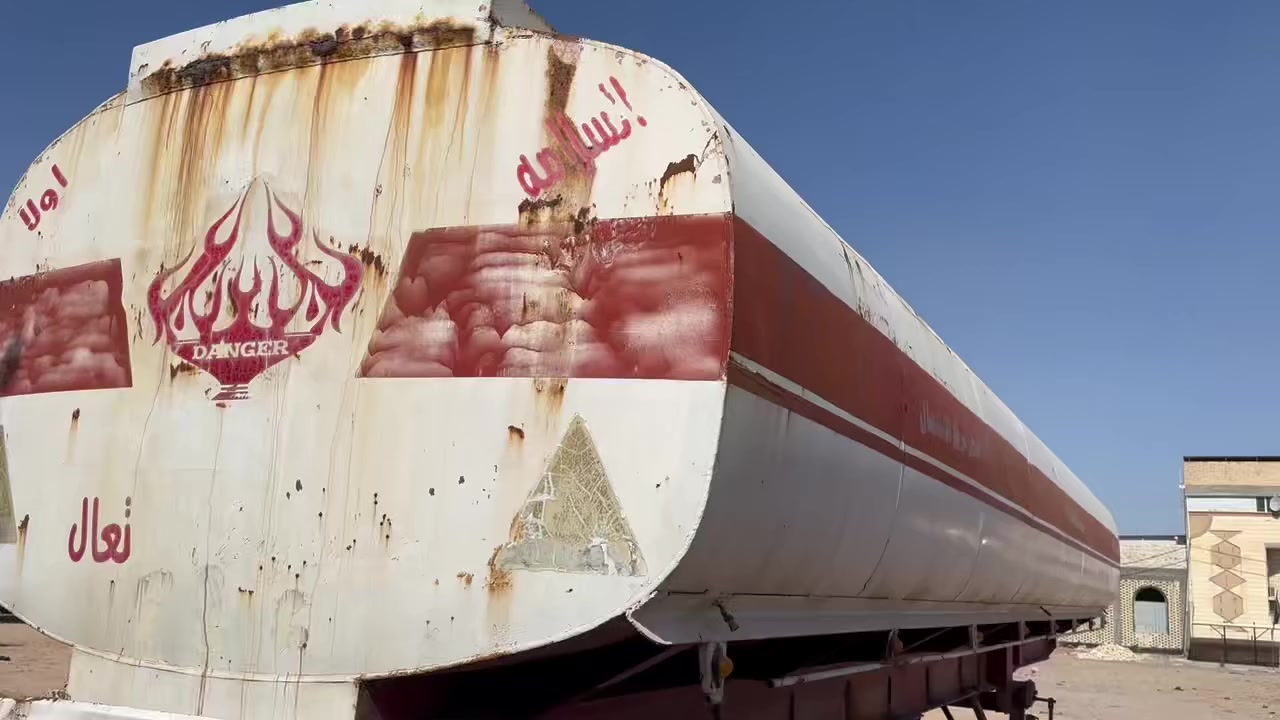 سلام عليكم من رخصة الادمن للبيع تانكي محمول تنكير ١٤مربع  واحد ١٤ دايري الاستفسار *********** مكان النجف الإشراف
