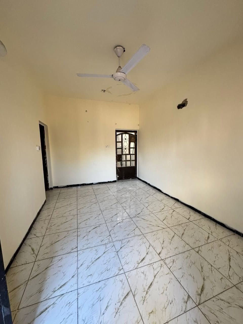 #للايجار_في_السيدية
مشتمل طابق اول فوق الارضي معزول نضيف جداً

يحتوي ع غرفتين وصالة و مطبخ وخدمات

السعر 600 الف قفله

للأستفسار:***********

مكتب الفهد الهندسي للمقاولات العامة
