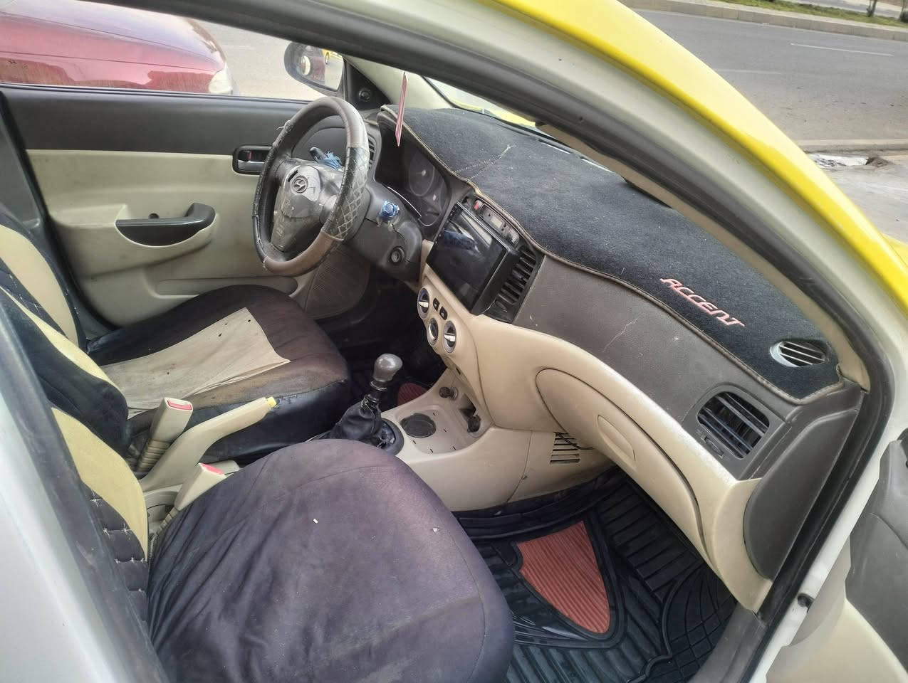 السلام عليكم
اكسنت موديل 2009 
تدفئه تبريد كير شرط 
محرك بداية صرف 
ضرر جاملغ اليمين 

شرط بدون دواخل 
السياره باسمي غرامات صفر هيئه 60 الف شرط التحويل السعر 78 ورقه وبيها مجال للطيبين 
العنوان موصل حي المنصور للاستفسار اكثر اتصل على الرقم  ***********
غير متواجد على الفيسبوك
