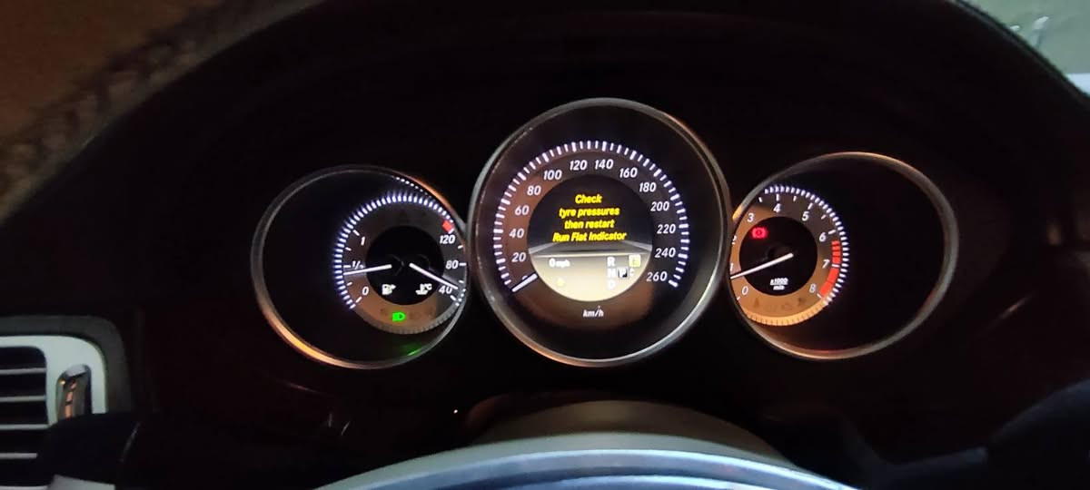 السلام عليكم 
📣 للبيع: مرسيدس-بنز CLS 350
موديل 2012
المحرك: 6 سيلندر (V6) بسعة 3.5 لتر
ناقل الحركة: أوتوماتيك 7 سرعات (7G-TRONIC PLUS) مع تبديل من المقود (شفتات)
الممشى (العداد):151 الف ميل
السيارة وارد خليجي مكفولة
المواصفات الداخلية: [فتحة سقف، كراسي جلد كهرباء مع ذاكرة، شاشة، حساسات أمامية وخلفية، كاميرا ،بردة خلفية]
📞 للتواصل والاستفسار (واتساب أو اتصال)***********
السعر شدتين قفل 
📍 مكان السيارة بابل
