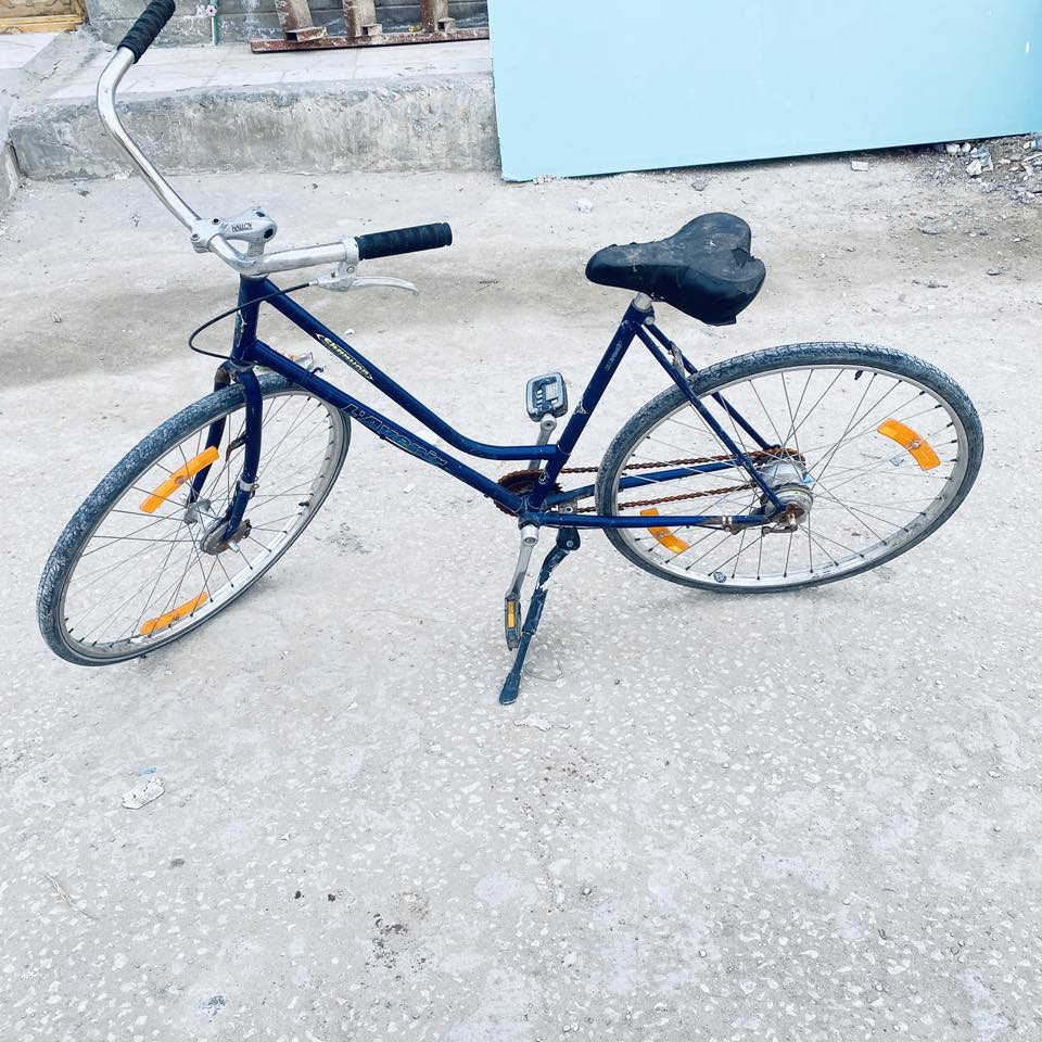 بايسكلات للبيع                                                                     نضيفات ما مصبوغات 
بيهن نواقص بسيطة 
الازرق ناقص بس زنجيل و جاملغات 
الاحمر ناقص بس سرج و كير ما يبدل نمر 

الرقم:***********
موجود واتساب
