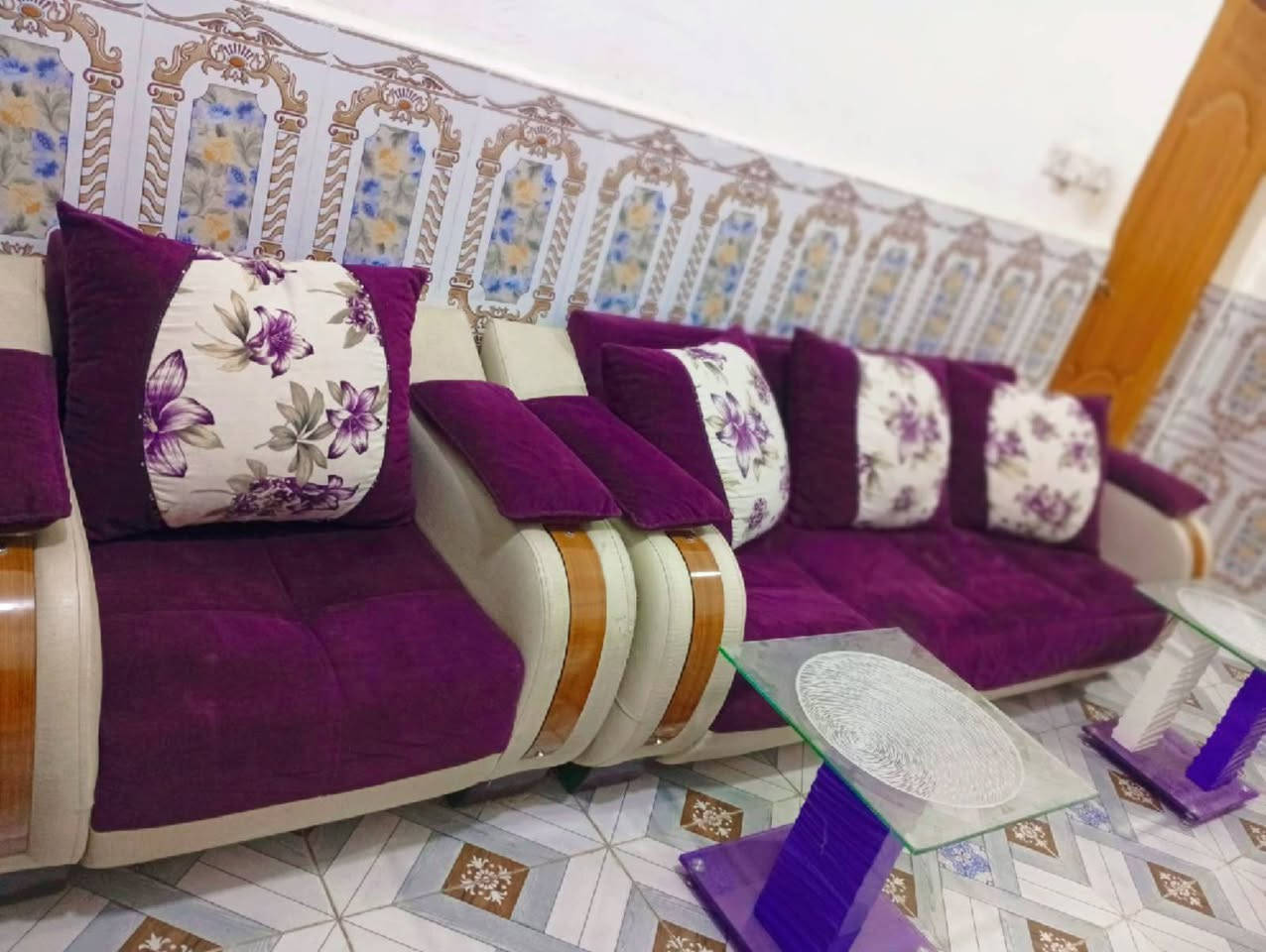 السلام عليكم للبيع 
سبب البيع ننتقل لغير مكان 
تخم تركي درجة أولى طبي لون بنفسجي مطعم بصحراوي يدات صاج 
مع طبلات سيتين عدد 8 طبلات خشب 
معارض عدلل ثنين واحد MPF والثاني صاج 
للاستفسار خاص أو *********** بي واتساب
