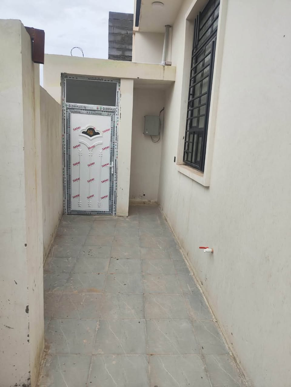 🏡 منزل للبيع بمواصفات مميزة وتصميم حديث 🏡
لعشاق السكن الهادئ والمكتمل الخدمات، نعرض لكم داراً سكنية تجمع بين الراحة والسعر المناسب:
• 📍 الموقع: خلف مجمع الرحاب السكني (منطقة متميزة وقريبة).
• 📐 المساحة: 125 متر.
• 📑 نوع العقار: طابو زراعي.
• 🛣️ الشارع: عريض (10 متر) لسهولة الحركة والخصوصية.
⚙️ تفاصيل البناء:
• تصميم داخلي ذكي: (غرفتين نوم، واحدة طابق أرضي والثانية طابق علوي لخصوصية أكثر).
• الاستقبال: صالة استقبال واسعة ومنعزلة.
• الفضاء: صالة داخلية مريحة.
• الإنهاءات: فول سيراميك (أرضية) بتنفيذ درجة أولى.
💰 السعر: 45 مليون دينار (وقابل للتفاوض للجادين).
📞 للاستفسار أو المعاينة:
[***********]
(*********** 
(شركة ظافر للعقارات )

أهلاً وسهلاً بكم في أي وقت.
