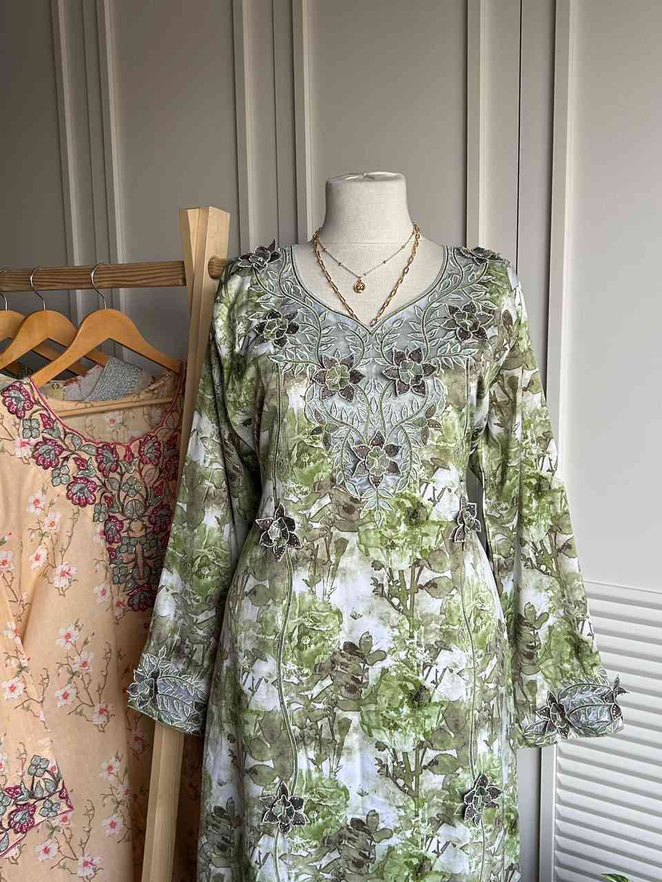 شلعة مخاوير بالة ٢٥ قطعة ب١٠٠ مع التوصيل يعني القطعه تطلع ب٤ الاف عليج بيعي ب٨ او ١٠ ربحانة خير من الله للعلم القطع نظيفة جداً ومطابقه للصور ١٠٠٪؜🤎💛


**إذا كنت صاحب هذا الإعلان وتريد حذفه لأي سبب، رجاءا أرسل رسالة إلى الدعم الفني**