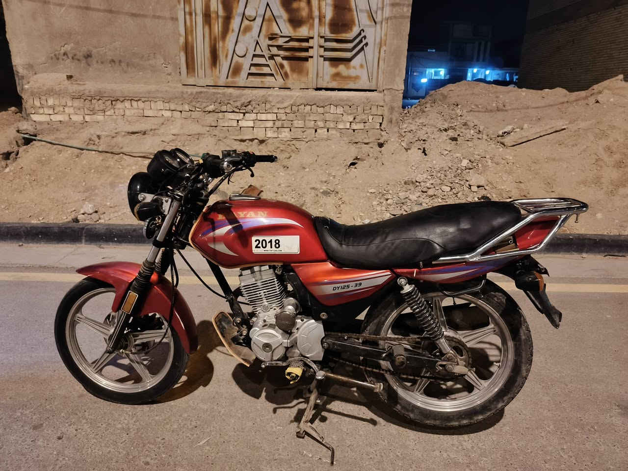 سلام عليكم دايوان مديل 18 اوراق اصولي كفاله عامه من كلشي كربائياته كله شغاله محرك مامفتوح سعره 700 وبيه مجال مكاني كربلاء شارع الدره رقم *********** وبيه واتساب
