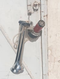 هارن تريله يشتغل هوه ويشتغل على باتري 12 شرط النغمه السعر 50 وبي مجال ...