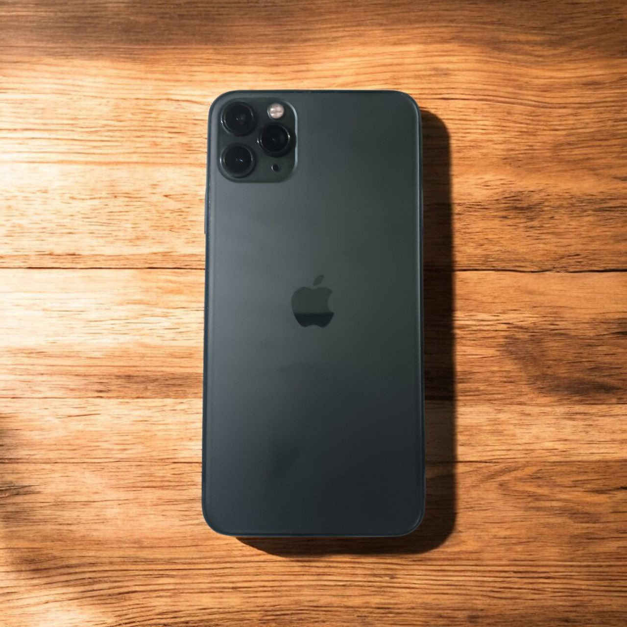 iPhone 11 Pro Max للبيع  بطاريه ٩٠ كلشي مابدل بي بلادي جهاز كله شغال مابي اي خلل ذاكره ٢٥٦ بلادي على وضع الشركه بس شخوط كلش بسيطه بالشاصي مامبينه تجي تفحص وتقتنع يلا تاخذه مكاني حله سعره ٣٧٥ رقمي ***********

