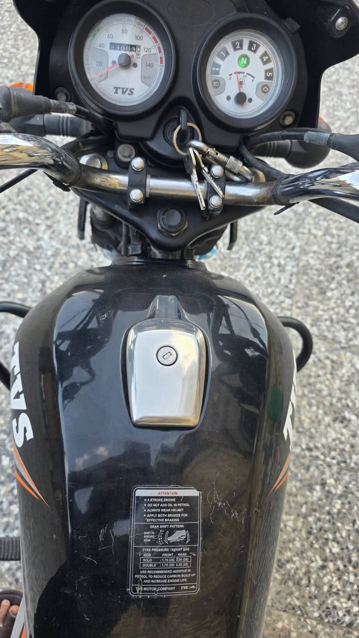 دراجه هندي TVS موديل 2021 طالعة من الوكيل بال 2023 مكفوله كفاله عامه برغي ما مفتوح بيهة مرقمة بأسمي كفالة اصوليات و نضافة السعر 2500000 مليونين ونص 
رقمي ***********
