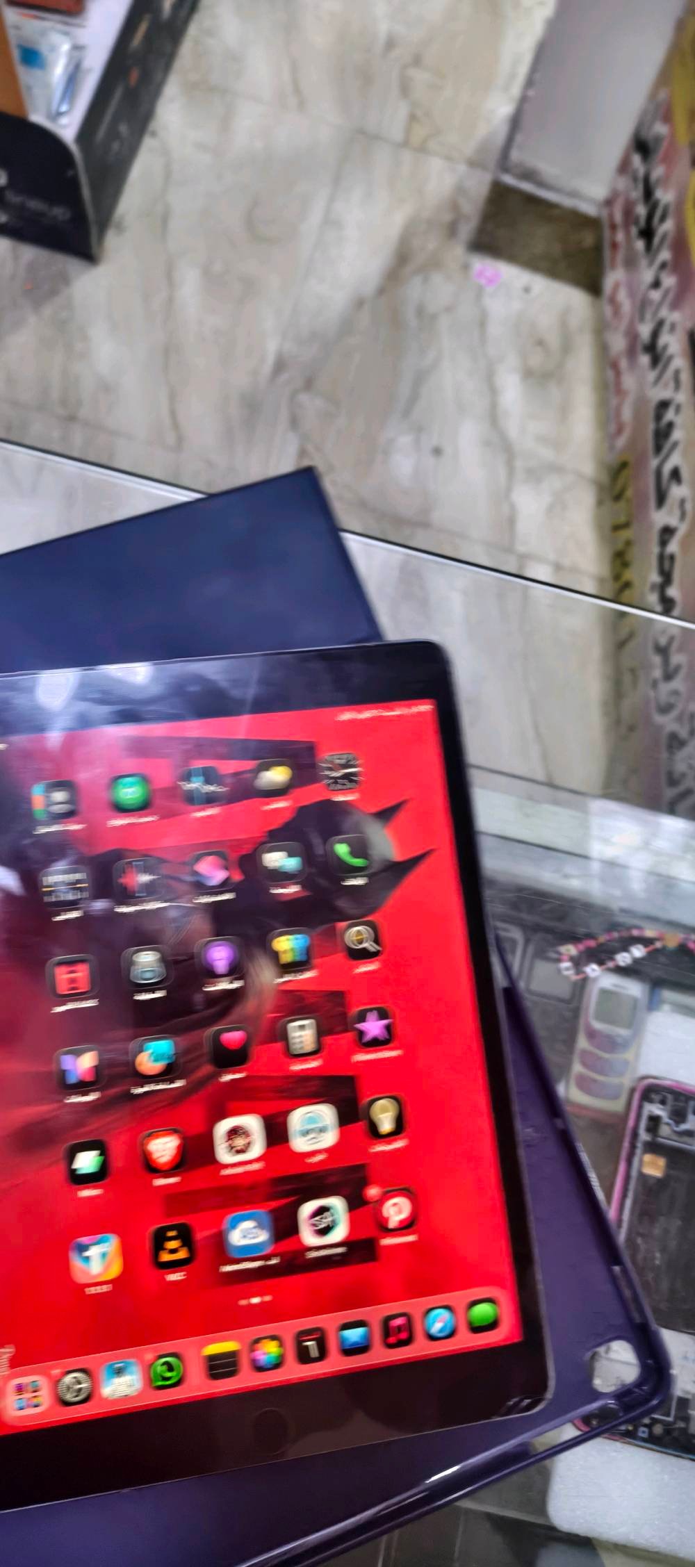 ايباد 8 
ذاكرة 128
البطارية 97 مستبدلة 
التچ مستبدل 
الكاميرا الخلفية متشتغل
العنوان شارع ٦٠ 
