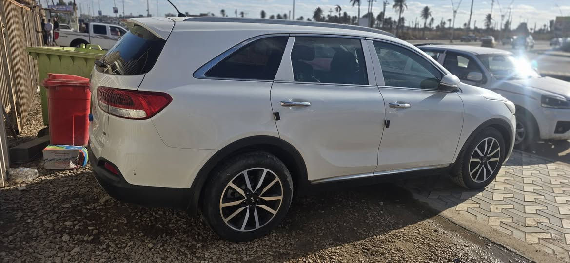 السلام عليكم
للبيع كيا سورنتو للبيع 
2018 خليجي 
رقم قادسيه الماني 
السياره كفاله عامه 
بسمي تحويل مباشر 
السعر 230
للستفسار ***********
