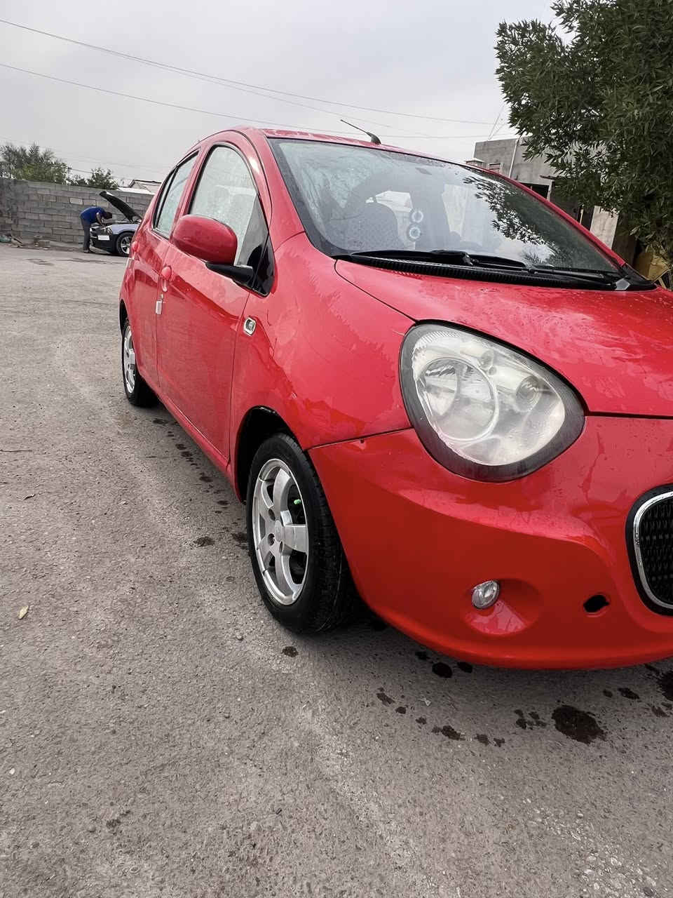 جيلي باندا موديل 2013 

السياره مكفوله من الضربه و الصبغ و التبديل كير اوتوماتيك 

كير مكينه مكفول صدر أمامي و خلفي جديد تخم تاير جديد تدفئة و تبريد ثلج فوول كهربائيات السياره جاهزه من كلشي اي نقص ما بيهه 

تحويل مباشر 

العنوان بغداد التاجيات قرب المرور 
للاستفسار ***********
