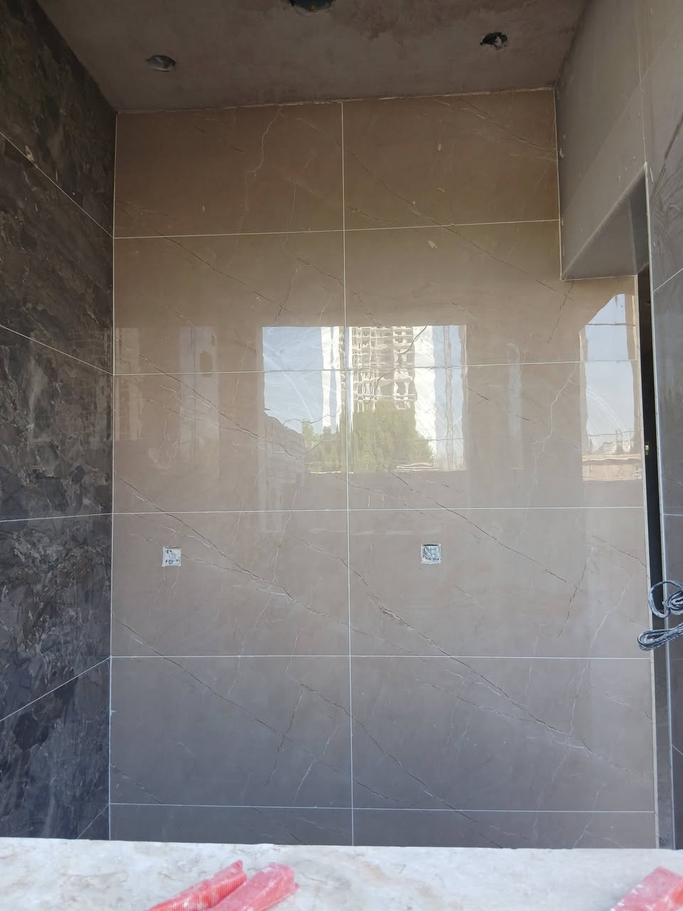 خلفه مصري درجه اولي شغل كاشي مرمر برسيلن جدارن وارضيه شغل تسليم هندسي بليزر لتواصل 
‎0778 228 5345
