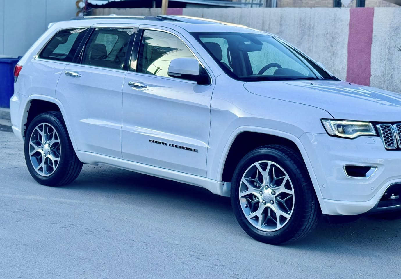 السلام عليكم جيب خليجي موديل 2019(اوفر لاند)
فول الفول ماشيه 95حقيقي بيهه صبغ جاملغ فقط جهه السايق والباقي كفاله كير مكينه صدر بلباكيت 
بسمي الرقم الجديد هزه وسنويه جديده 
مكان السياره بغداد المنصور 
السعر 27500$بي مجال للشراي 
رقمي ***********
