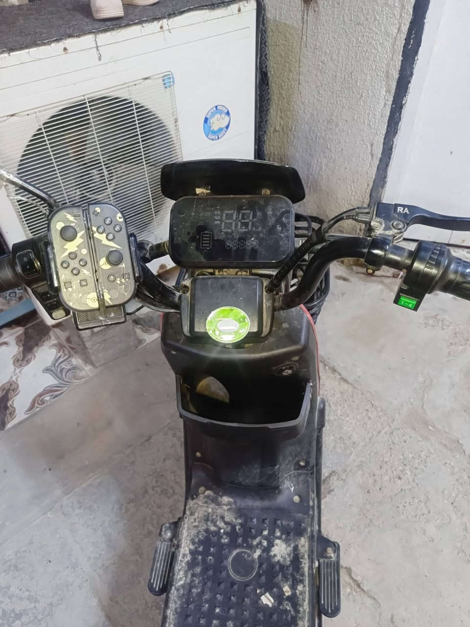 دراجه شحن ار اي ra  يعني ياباني اصلي مو صيني بطاريات  جدد قبل يكفن 3 يوم استخدام بيهه ملاحضات بسيطه مراوس ايفون او بيع سعر 280 الف سكني 5 ميل


**إذا كنت صاحب هذا الإعلان وتريد حذفه لأي سبب، رجاءا أرسل رسالة إلى الدعم الفني**