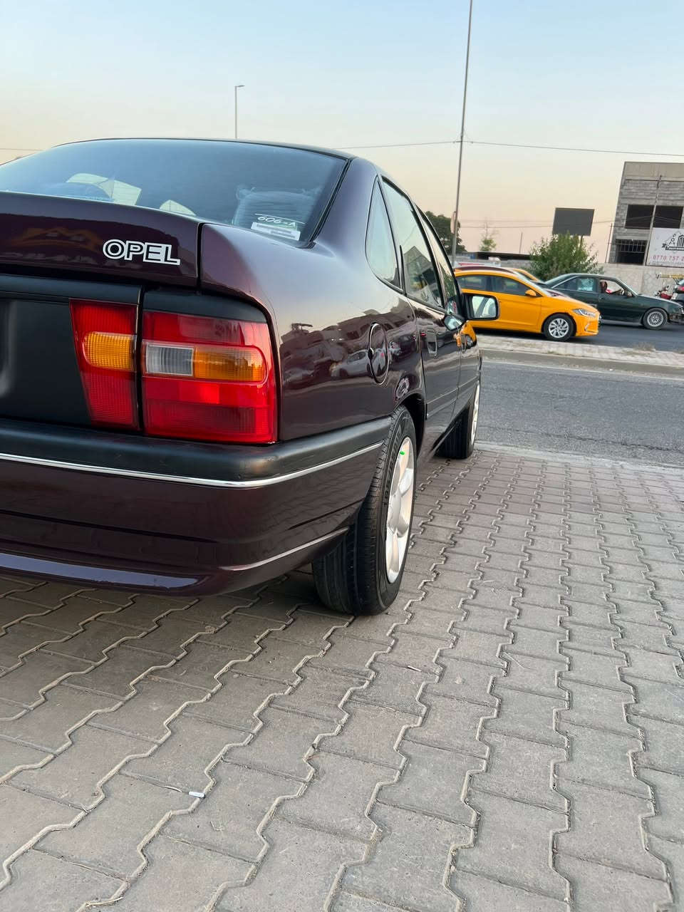 اوبل فكترا موديل 1992
محرك 18 كير عادي قفل مركزي 
كونترول abs  صدر امامي خلفي كله بشرط 
ويل وتايرات جديد لون نيلي صبغ عام جماليه بدون ضربه 
رقم اربيل دولي سنويه 2029 شرط تحويل 
مكان السيارة كركوك 
للاستفسار ‭***********‬
‏سعر 52 ورقة

