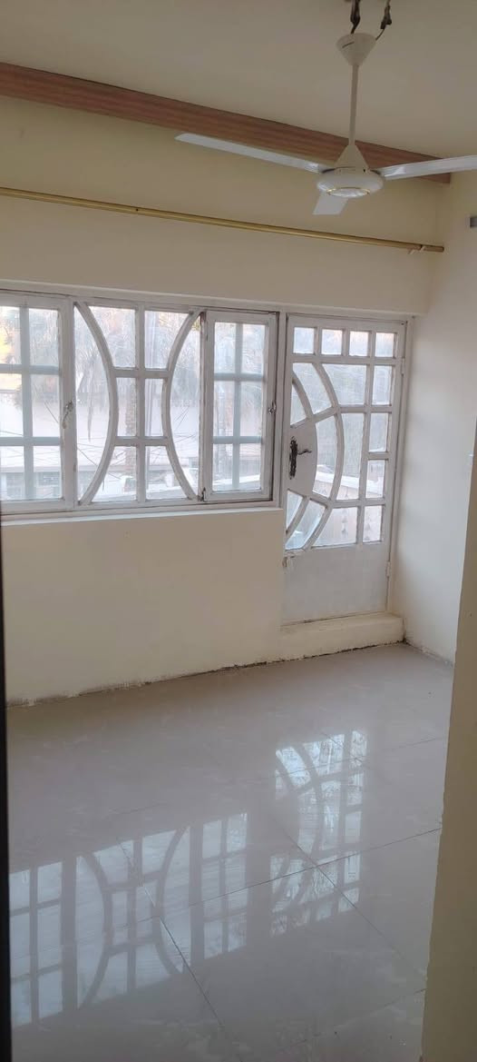 طابق اول للاجار في المنصور حي المهندسين 
صالة كبيرة وغرفه نوم ومطبخ وحولي للاستفسار الاتصال على الرقم
  ***********
