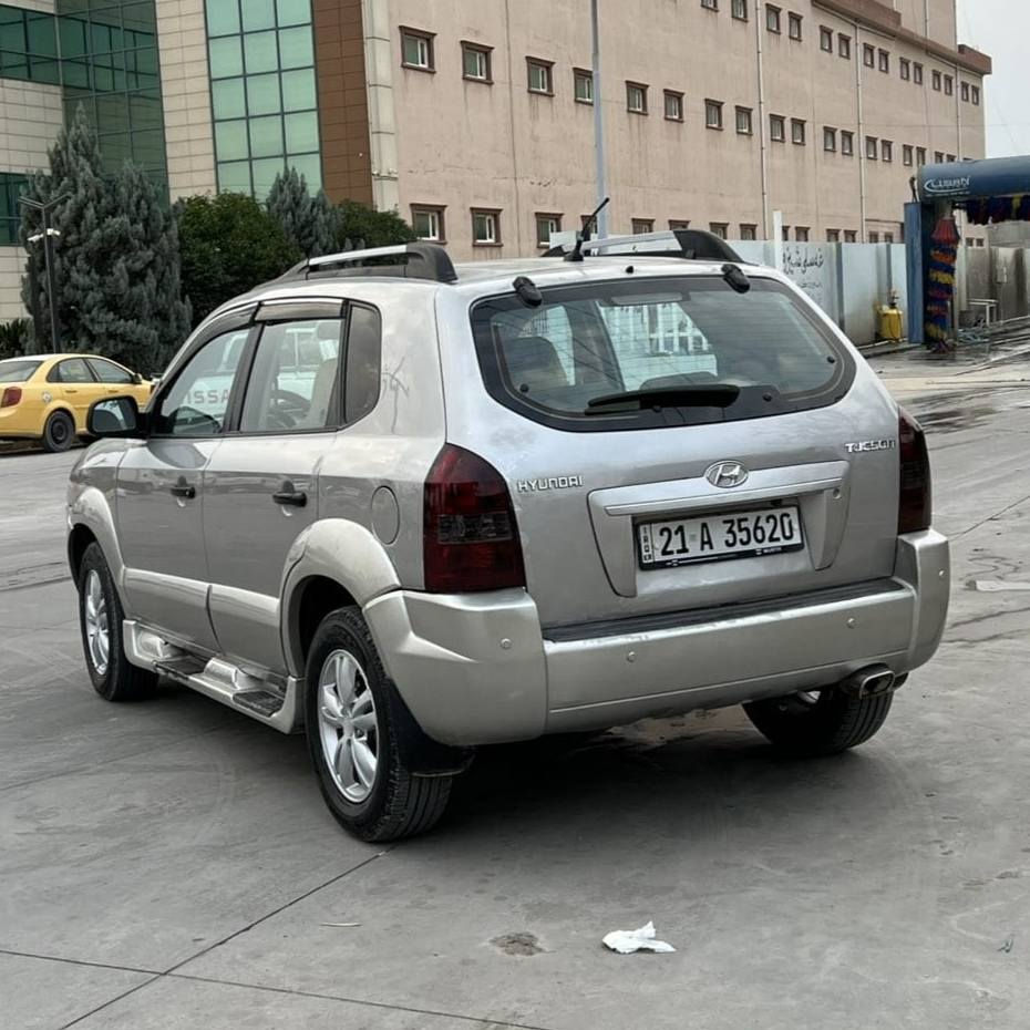 هیۆندای توکسۆن 2009 مەکینە 2.5 
شاشە ئایپادو کامیرە و حاسەیە  
سەیارە پاکە هیچی پێوە نیە 
تەن ها سارد نە بئت 
سەیارەی ماڵی خۆمە مە هی مەعرەز نیە.  
سەنەوی تاوە کو 29 تازیە   
شون کەلار

سـعـر : لە کۆمێنت داوابکە ڕاستەوخۆ بۆت دێت 📥 

گێر و مەکیەنەی بەشەرت 
هیچ کێشەیەکی تێدا نییە 

ژمارەی خاوەنەکەی 
  ***********
