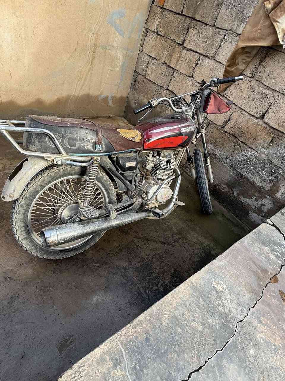 السلام عليكم
موطور تايكر للبيع 2021السعر 325وبي مجال شي بصيط 
مكان الماطور يم (مسيمير)مندز الصباح. ابو الماطورات


**إذا كنت صاحب هذا الإعلان وتريد حذفه لأي سبب، رجاءا أرسل رسالة إلى الدعم الفني**