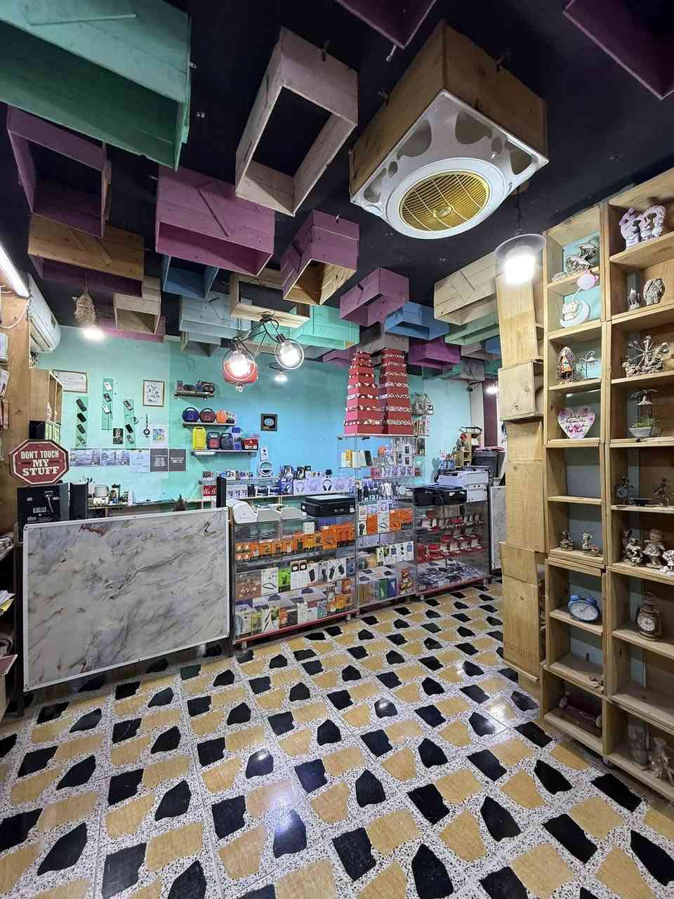 مكتبة للبيع    ***********
