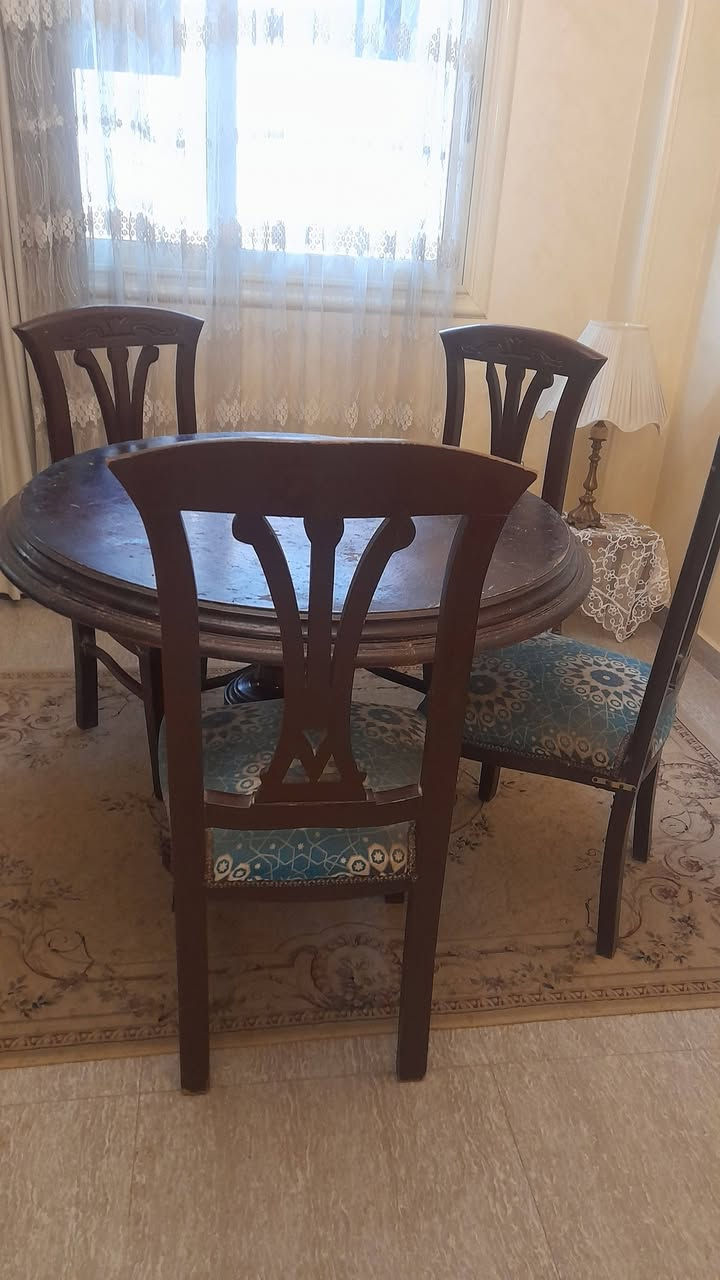 تربيزة سفر ٦ كراسى منهم ٢ محتاجين تصليح ونيش وتربيزة سفرة بالبنورة


**إذا كنت صاحب هذا الإعلان وتريد حذفه لأي سبب، رجاءا أرسل رسالة إلى الدعم الفني**