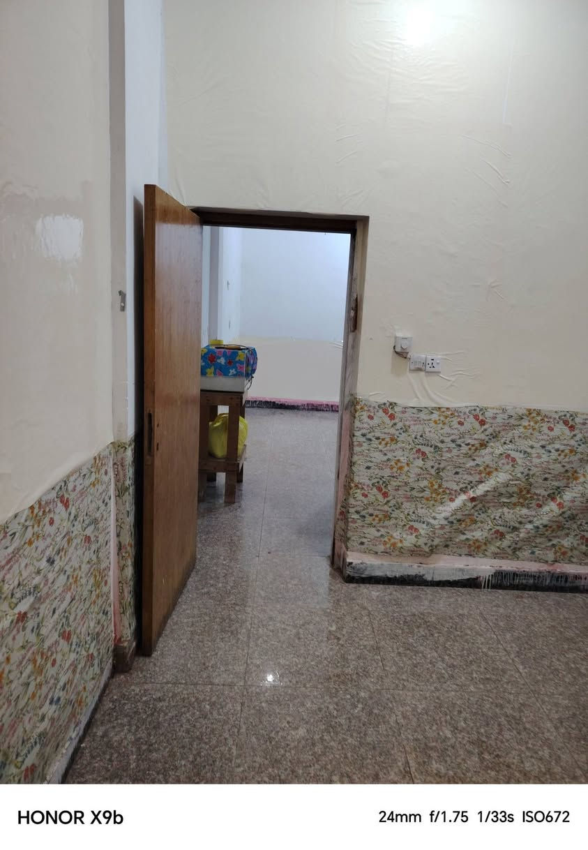 يوجد لدينا
شقه للايجار أرضية صغيرة مال نفرين

غرفة مطبخ مجمع صحيات

سعر الاجار 160 الف

حله حي المهندسين قرب مركز تأهيل الجرحى

للاستفسار الاتصال على الرقم ***********
