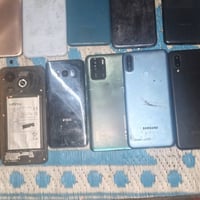 هواتف للبيع عاطله مااعرف عطلهن عدد 21 توصيل موجود 07742964851