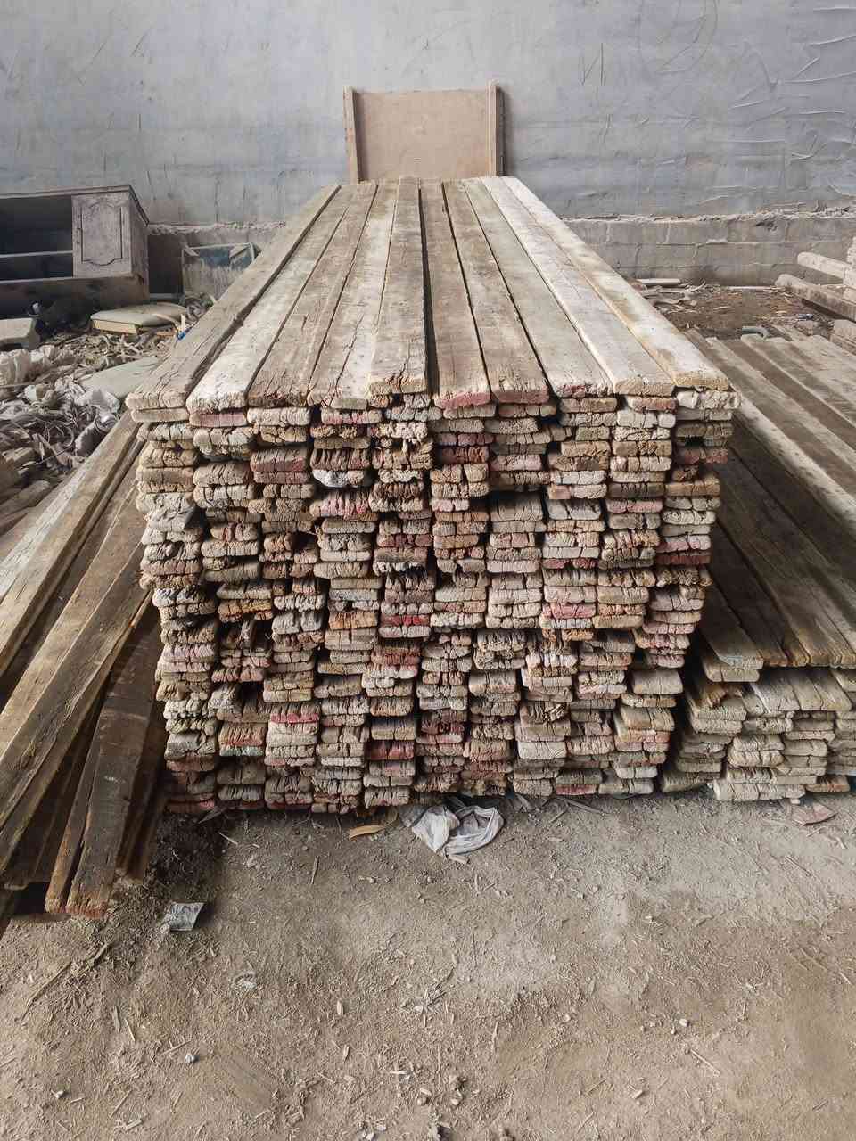 متوفر في الموصل الكرامة قرب المشاتل خلف مشتل الريحان 
لوح 4 متر مستعمل سعر المكعب 350 الف
لوح 3 متر سعر المكعب 350 الف
جسور 3متر مستعمل سعر المكعب 375 الف
لوح مقاصير من1 الى2مترونص سعر المكعب 275 الف
جسور من 1 إلى 2 سعر المكعب 275 الف
عصايب 50و60 و70 سعر المكعب 200 الف
درسك 330 زاخو سعر الزوج 6ونص 
فخخ سعر الزوج 4ونص 
***********
‏‪***********‬‏
