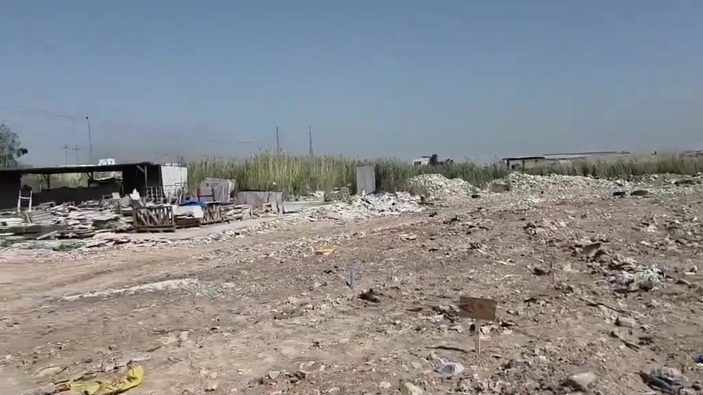 عرصه للبيع 
طابوصرف 
 توزيعه ديوان المحافضة 
حي الفرات خلف الغسيل 
المساحة/200متر 
استفسار مراسله الصفحه


**إذا كنت صاحب هذا الإعلان وتريد حذفه لأي سبب، رجاءا أرسل رسالة إلى الدعم الفني**