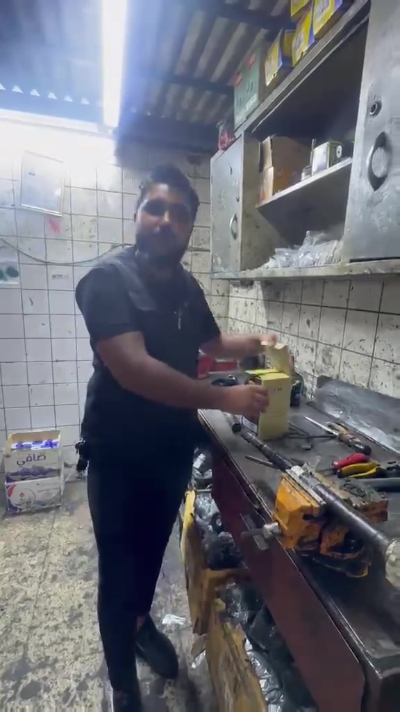 السلام عليكم الى أهلنا في قضاء الحضر والقرى المجاوره الى قضاء الحضر ونينوى عام الفيتر عبدالرحمن درايم شفت 
من اهالي الموصل رجل مهني أمين في مهنتهي الي يحتاج عنوانه موجود في الفديو والي يروحلو من طرفنه الوه خصم خاص وهذه رقم تلفونو صراحتاً شغلو رقم واحد وحيل أسعارو مناسبة معروف على مستوى صناعة المعارض …
***********
