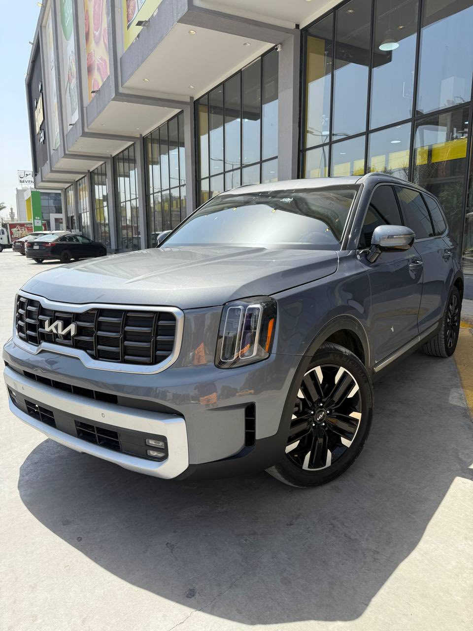 مساء الخير :
كيا تيلورايد sx برستيج  مديل 24 ڤول مواصفات لون منيز بنفسجي عاكس ماشية 16 الف ميل بأسمي حرة بدون رقم حادثهة تبديل بنيد وجاملغ الايمن فقط وربع الجاملغ الايسر مصبوغ وبيهة اكو رصعات صايرة بالتكم اثار الشحن مبينة بالصور السيارة حلوة وجديدة بدون دواخل لا لغود ولا شواصي وبدون إيرباگ مكانهة بغداد الحرية السعر 265$ للأستفسار الاتصال ***********
رقم الشاصي 5XYP5DGC1RG437441
اخوان فقط بيع مستعجل على بيعتهة وبدون مراوس
