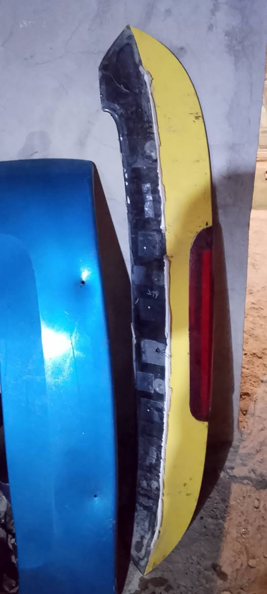 جنح بريجو  عدد 2 نظافه بدون ضرر لون فيروزي وصفر. للبيع بسعر مناسب ***********

