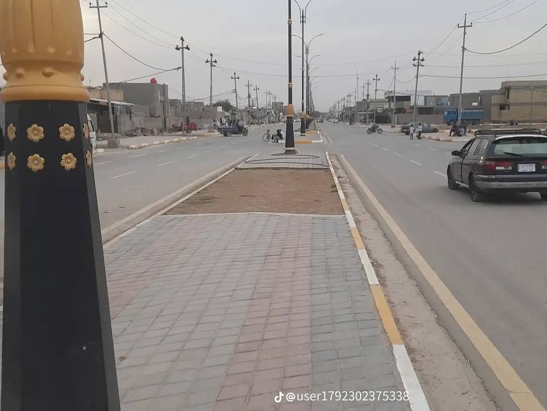 السلام وعليكم*********** بيت لبيع مساحته 300حي الكرار الزبيديه يبعد عن شارع 30 / 45 متر طابقين طابق الول يحتوي عله 3 غرف نوم وستقبال ومطبخ وصالتين وحمامات وطابق 2 يحتوي عله غرفتين نوم ومطبخ وحمامات
