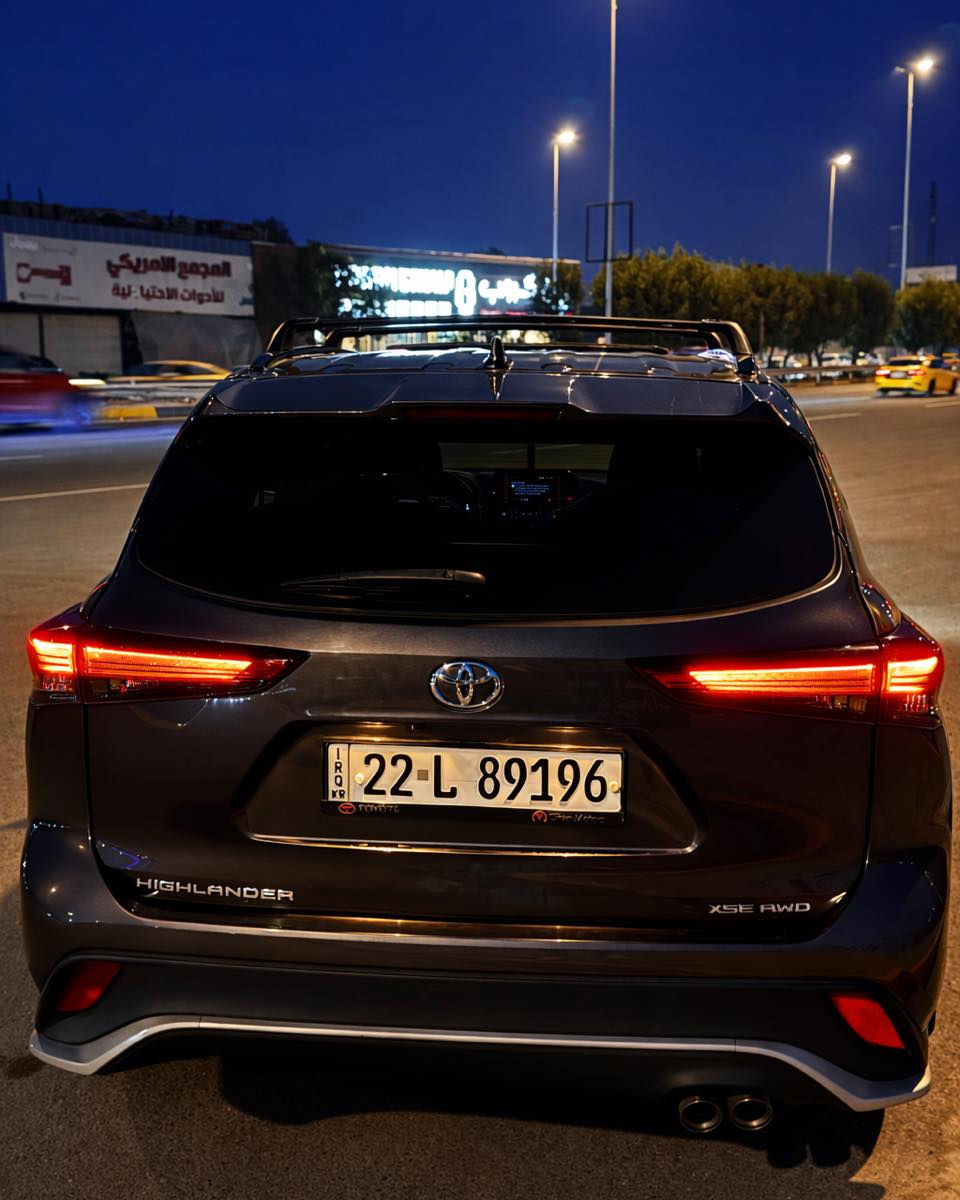 تويوتا هايلاندر XSE AWD موديل 2022 — فل مواصفات — بحالة وكالة

🚙 للبيع أو مراوس بسيارة جيب Jeep
سيارة عائلية ورياضية بنفس الوقت تجمع بين الفخامة، القوة، والاعتمادية المعروفة من تويوتا.

🔧 المحرك والأداء  
▪️ محرك 3.5 لتر V6  
▪️ نظام دفع رباعي AWD  
▪️ أداء قوي وثبات عالي بكل الطرق  
▪️ قيادة ناعمة ومريحة جداً  

✨ المواصفات الخارجية  
▪️ فئة XSE الرياضية  
▪️ لون مميز وجذاب  
▪️ رنكات رياضية أصلية  
▪️ ليتات أمامية وخلفية LED  
▪️ سلايد روف
▪️ دعاسات جانبية  
▪️ جناح خلفي سبورت  
▪️ حساسات أمامية وخلفية  
▪️ كاميرا خلفية  

✨ المواصفات الداخلية  
▪️ مقاعد جلد رياضية مريحة  
▪️ مقاعد صف ثاني منفصلة (Captain Seats)  
▪️ تبريد وتدفئة مقاعد  
▪️ شاشة وسطية كبيرة متعددة الاستخدام  
▪️ نظام صوتي ممتاز  
▪️ تشغيل بصمة  
▪️ شاشة معلومات متعددة في العدادات  
▪️ إضاءة داخلية محيطية  
▪️ تحكم بالمناخ ثلاثي المناطق  

🛡 أنظمة القيادة والسلامة  
▪️ نظام اختيار أنماط القيادة (Sport / Eco / Normal)  
▪️ أوضاع الطرق الوعرة (Mud & Sand / Rock & Dirt / Snow)  
▪️ نظام مانع انزلاق  
▪️ نظام ثبات إلكتروني  
▪️ فرامل إلكترونية مع Auto Hold  
▪️ مثبت سرعة  
▪️ وسائد هوائية متعددة  

🇺🇸 السيارة وارد أمريكي (كلين) — فقط دعامية أمامية  
السعر :33,000$ قابل  للتفاوض
للاستفسار : ***********
