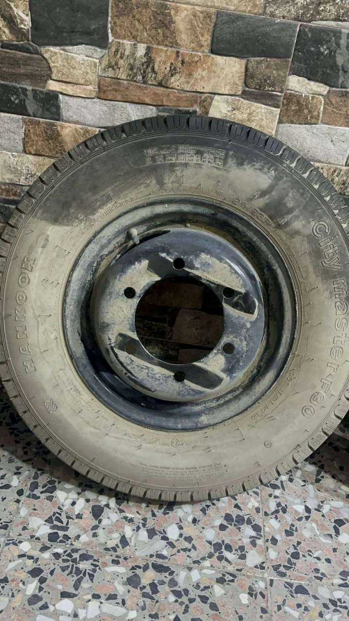 السلام عليكم تايرات فحل موديل 21  قياس 13 فحل   بيع فقط  كلش نضيفات مكلف بل نشر ***********
