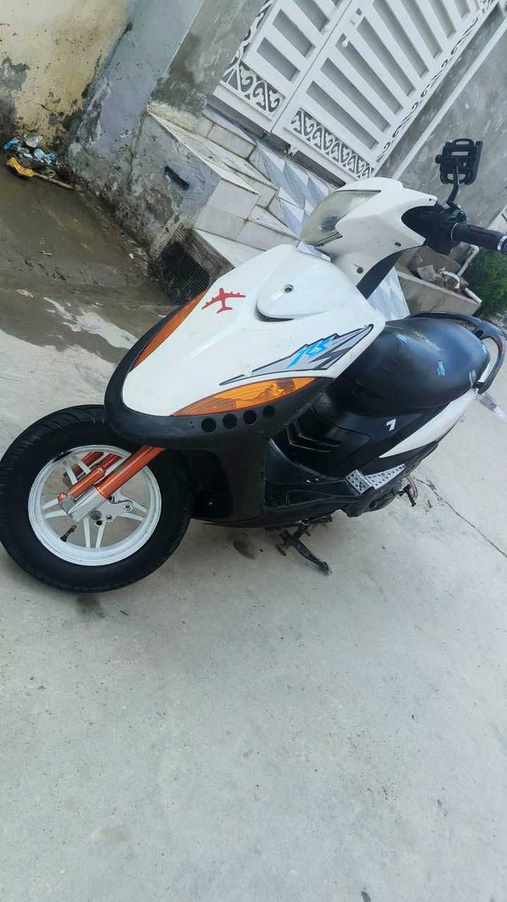 دراجة مال رمبة ختم سوادات وية المكينة عدا الكفرات نضافتهن كدامك مكينة ناعمة تجفيت عام مكينة نضيفة كلش كلجاتهة بلادية نكرة سلف صبح ليل كاملة من كلشي 
نقصهة بس بنز مال بريك وبريك امامي فقط تجي وتفحص سعرها ٤٧٥ وبيهة مجال والسوك كلة صاعد حاليا مكاني بعقوبة خاص موجود


**إذا كنت صاحب هذا الإعلان وتريد حذفه لأي سبب، رجاءا أرسل رسالة إلى الدعم الفني**