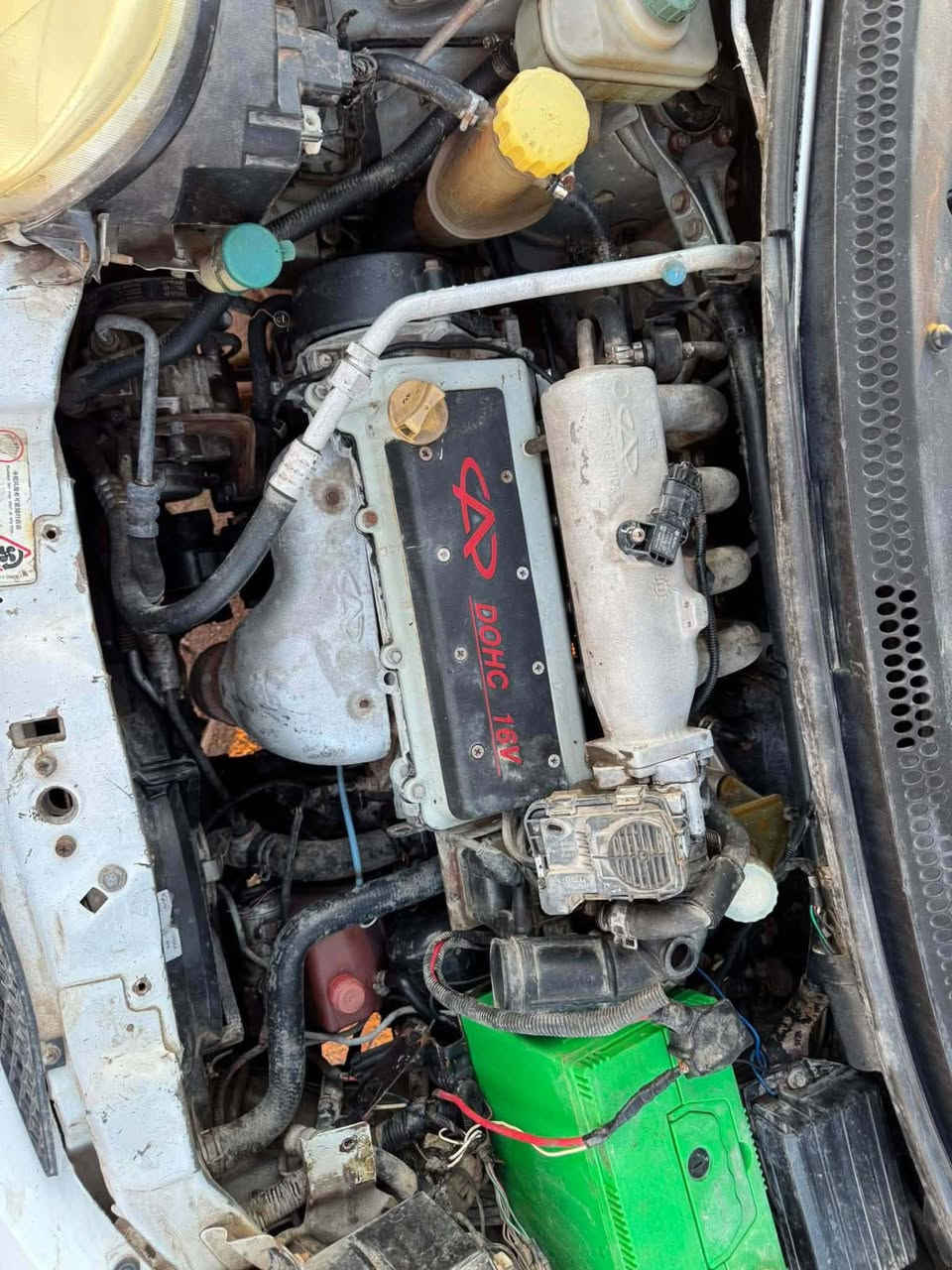 📢 بيان عاجل من "كيوكيو" البيضاء.. رداً على اتهامات الغدر! 🚗💨
يا جماعة، شفت صاحبي ناشر ومنقهر ويقول "باعت العشرة".. حبيت أوضح موقفي قبل لا أنباع وتأخذون عني نظرة غلط!

أني كيوكيو 2012، صارلي سنين صابرة وياه، أصعده بالحر والبرد، وما يوم قلتله "آخ".. بس هو عينه صارت على غيري! وقرر يبيعني بدم بارد.

المواصفات اللي راح يخسرها:
بياضي الناصع: لون أبيض يلمع، موديل 2012، ورقمي بغداد إنكليزي.. يعني أرفع راسه وين ما يروح.

قلبي القوي: محركي 1500، 4 سلندر، أنظف من الشاشة اللي تقرون بيها.. أدوس وأشمر وما أقول لا.

برودي القاتل: تبريدي شغال ويثلج، يعني اللي ياخذني ينسى الصيف وحر الصويرة.

رشاقتي: كير أوتوماتيك، يعني اللي يسوقني يحس نفسه قاعد بمرجوحة، مو بسيارة!

كلمة أخيرة قبل ما أنتقل لبيت جديد:
أني باسمه، والتحويل ثاني يوم (يعني ما عندي سوابق!). مكاني بحي الغدير بالصويرة، ومنتظرة "شريك حياة" جديد يعرف قيمتي وما يقول عني غدارة.

💵 المهر المطلق:
صاحبي يريد 26 ورقة، ويقول "بيها مجال بسيط" للي قلبه حنين ويفتهم بالسيارات النظيفة.

📞 للي يريد يخلصني من هذا "المغدور":
***********
