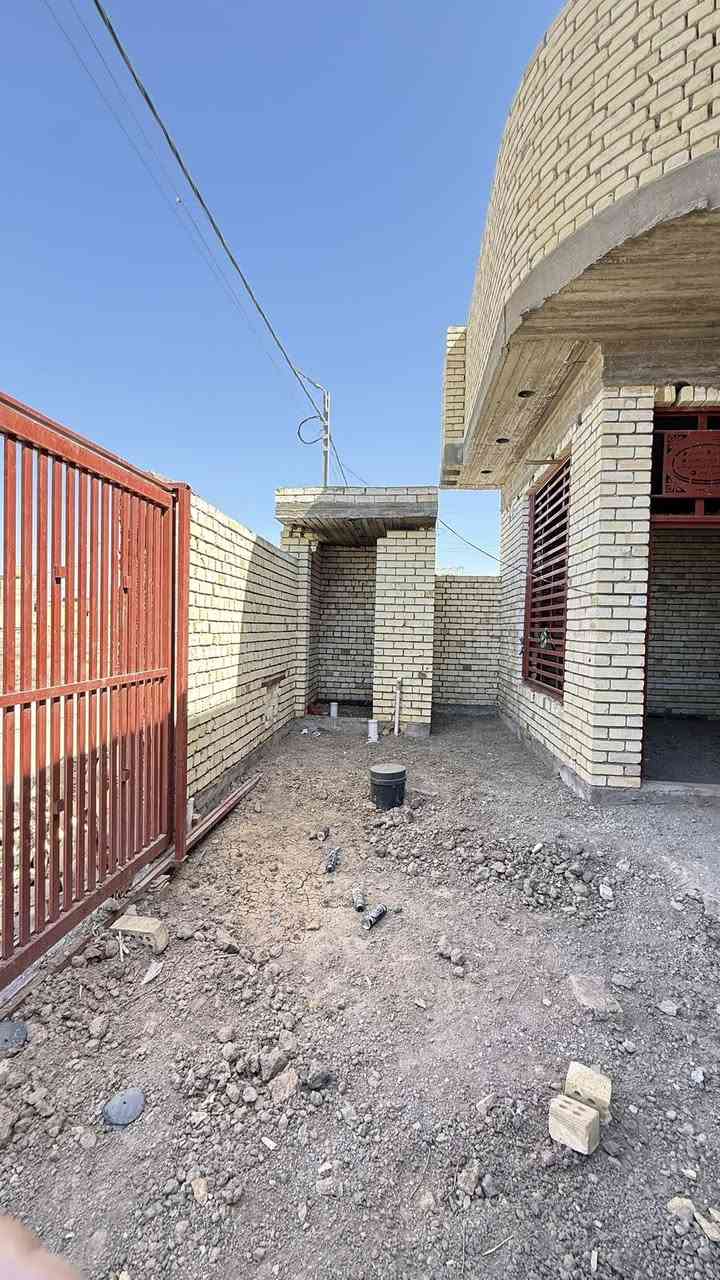السلام عليكم هيكل للبيع موقعه مجمع حجي حسين مقابل مستشفى 🏥 القاسم العام خلف أسواق المرتظئ المساحه 200 متر يتكون من غرفتين وصاله ومطبخ واستقبال وصحيات داخليه وخارجيه مناور اثنين مؤسس مجاري فقط ونقص سقف بيتونه للاستفسار اكثر الاتصال عل مكتب السند للعقار عل الأرقام ***********.    ***********
