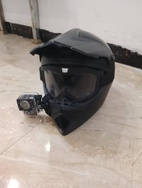 خوذه للبيع هيه والكامره تصور بدقة 1080 حقيقي تطول شحن 3 ساعات واكثر ال...