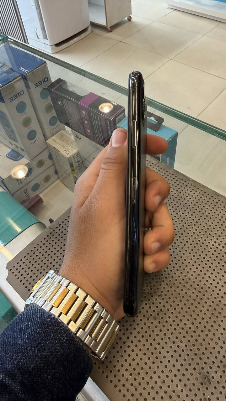 سلام عليكم 11 برو ماكس ذاكره 256 بطاريه 75 جهاز فول ‏مستبدل شاشه نوعيه زينة جهاز كله شغال سعره 220 عنوان سيديه شارع تجاري ***********
