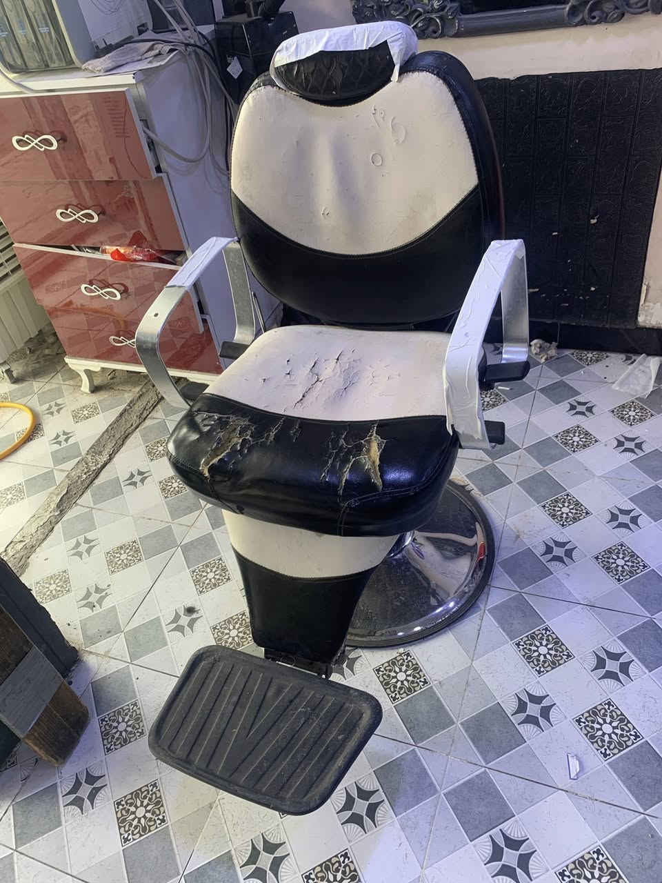 مساء الخير كرسي حلاقه نضيف جدا كلشي شغال ع فحص يتوفر توصيل ايضا لتواصل خاص  يتوفر بيع اقصاد ونقدي


**إذا كنت صاحب هذا الإعلان وتريد حذفه لأي سبب، رجاءا أرسل رسالة إلى الدعم الفني**