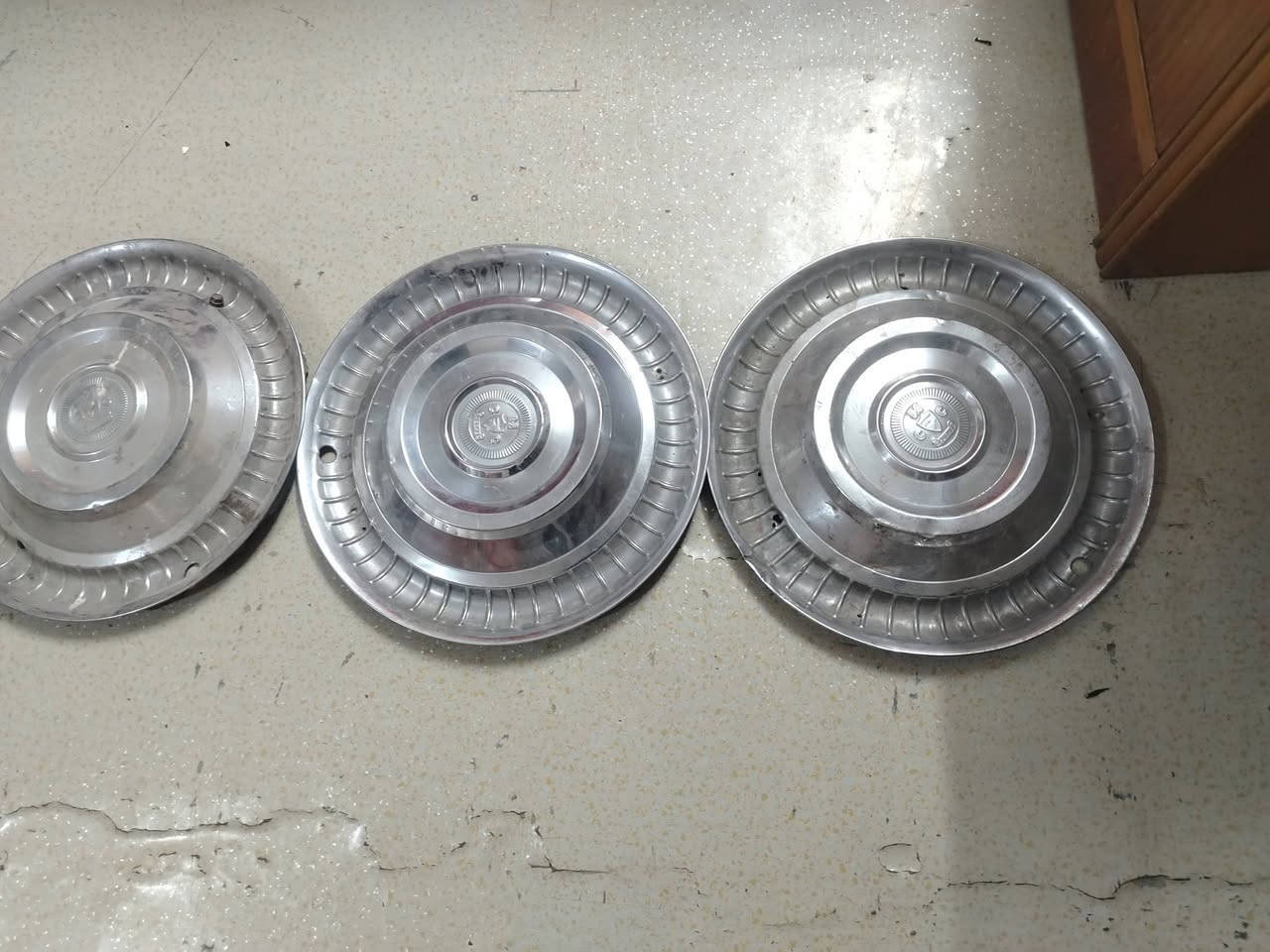 سلام عليكم عندي هذني لكبات البيع حجم 15 بس ما اعرف مال شنو لسياره قيم بل يرظي الله ***********
