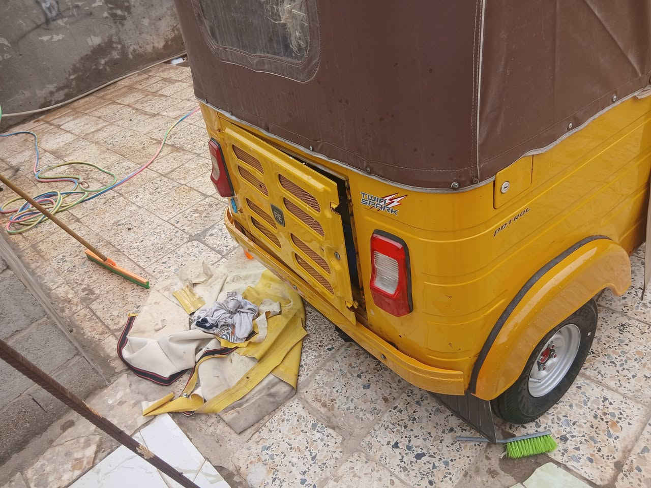 تكاتك  البيع مكاني عماره حي شرطه  استفسار.   ***********.     ***********
