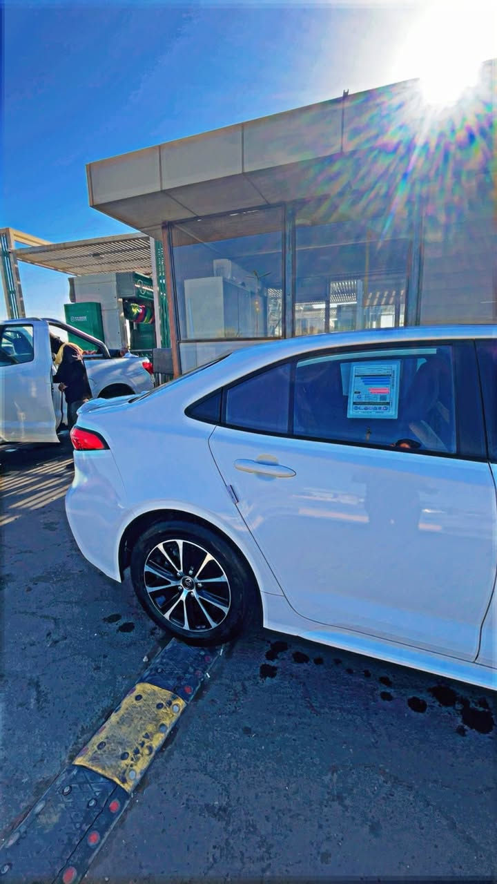 السلام عليكم
سيارة كورلا هايبرد ليفان موديل 24 الشكل الأمريكي 
سيارة بيه بارد بالنيد والصندوق 
ماشيه 38
رقم بغداد باسمي و سنوية جديده و داخلة هزة 
مواصفات فول
 فتحة سقف
و بصمة بيبان و تشغيل 
سياقة ذاتية وتحديد سرعة 
رادار 
كشنات جلد جبلي مطرز

كشن كهربائي بالإضافة 
بصمات عدد ٢
اوتو هولد
سايد بريك بصمة 
ثلاث انضمة قيادة 
مانع انزلاق 
شاشة كبيرة 
و بعد أكو مواصفات ما اذكرهن صراحة 
كير محرك تبريد كهربائيات مكفولات 
حدادية مكفولة
تايرات بعدهن مال شركة أسبير مال شركة ما نازل 
مكاني بغداد 
السعر 150 و بيها مجال قليل حك الجية 
مكانها بغداد الامين 
 ***********
