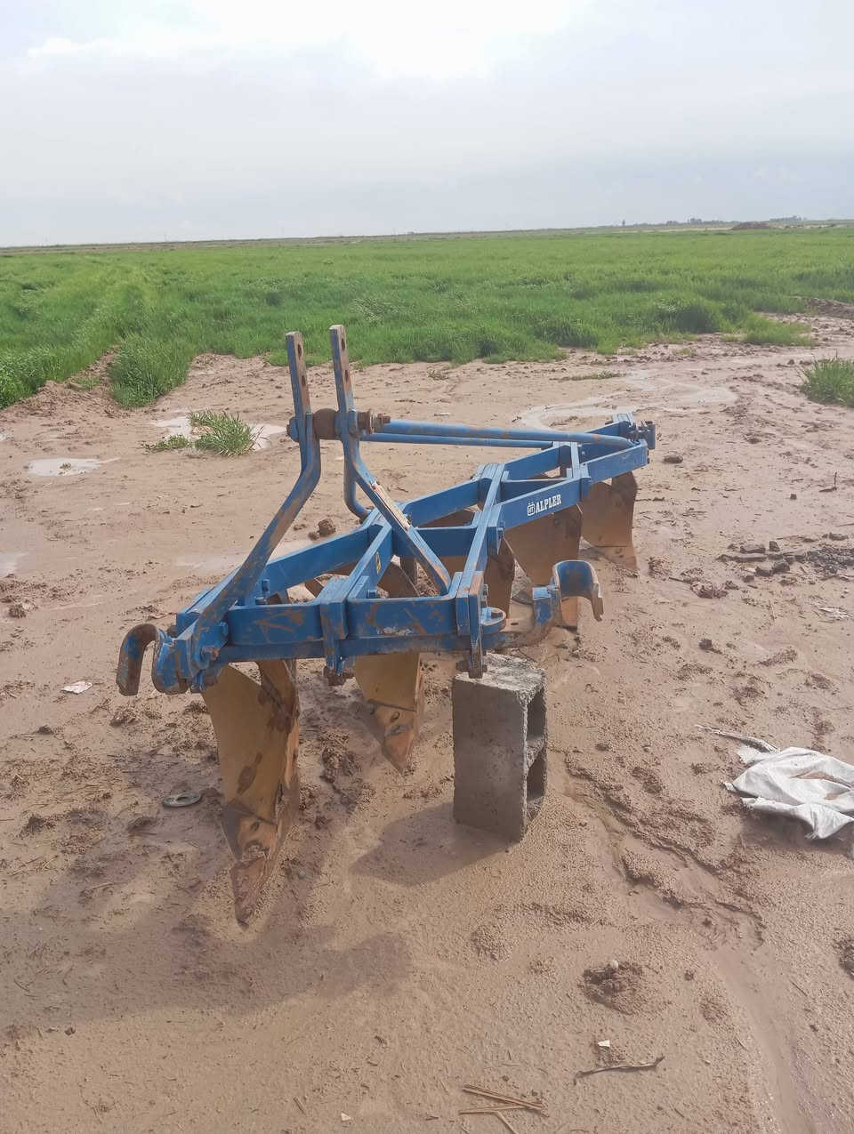 السلام عليكم فدان البيع حجم  10نضيف***********
